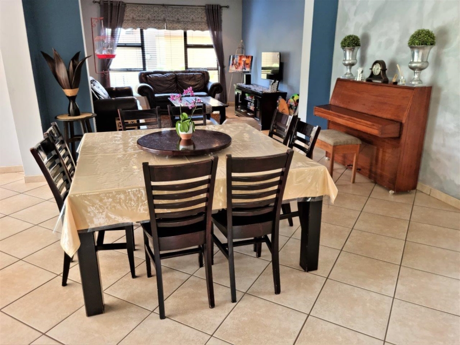 5 Bedroom Property for Sale in Melodie North West